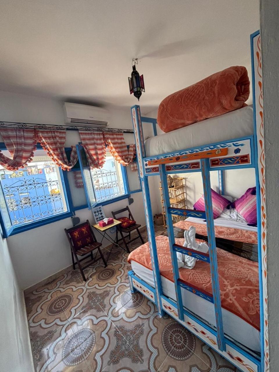 Hostal Sakura *